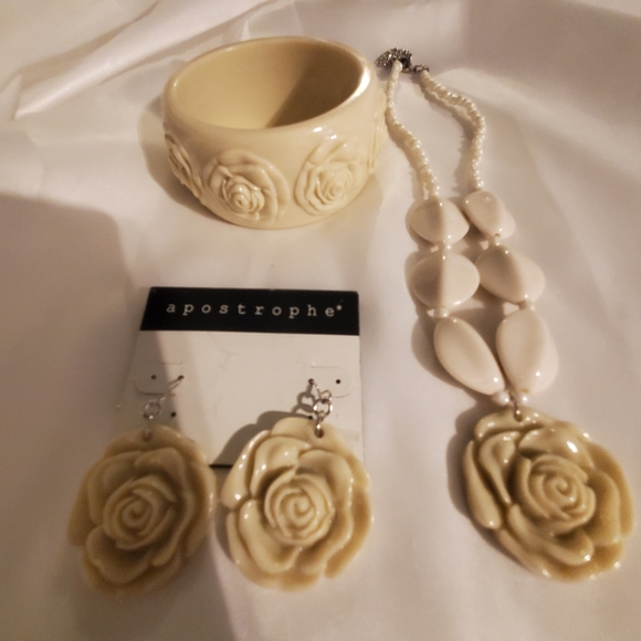 APOSTROPHE NECKLACE,EARRINGS,& BRACELET SET - Picture 6 of 12